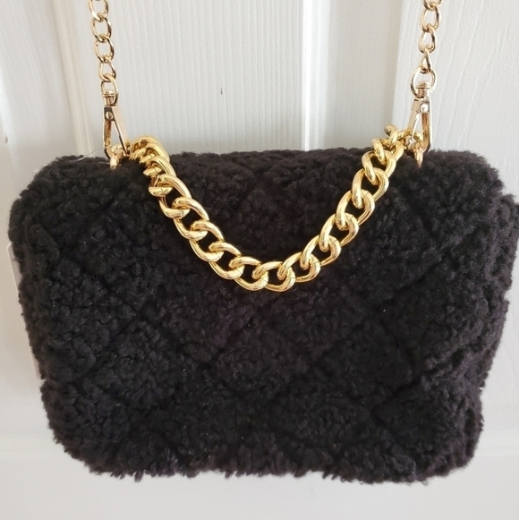 Urban Expressions Corriedale Crossbody in black - Picture 10 of 14